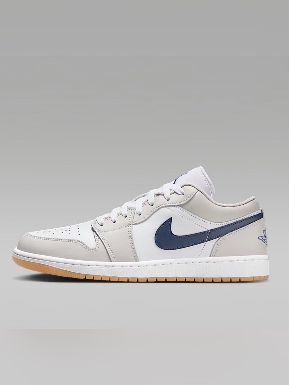Air Jordan Kids Low-Top Sneakers in White and Navy